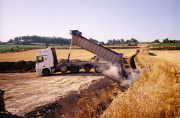 Construcción de drenajes para aguas pluviales en campos agrícolas
